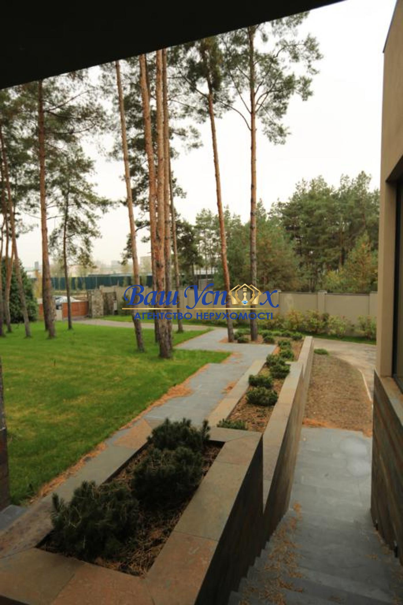 Аренда современного дома в лесу в городке, район Конча-Заспа