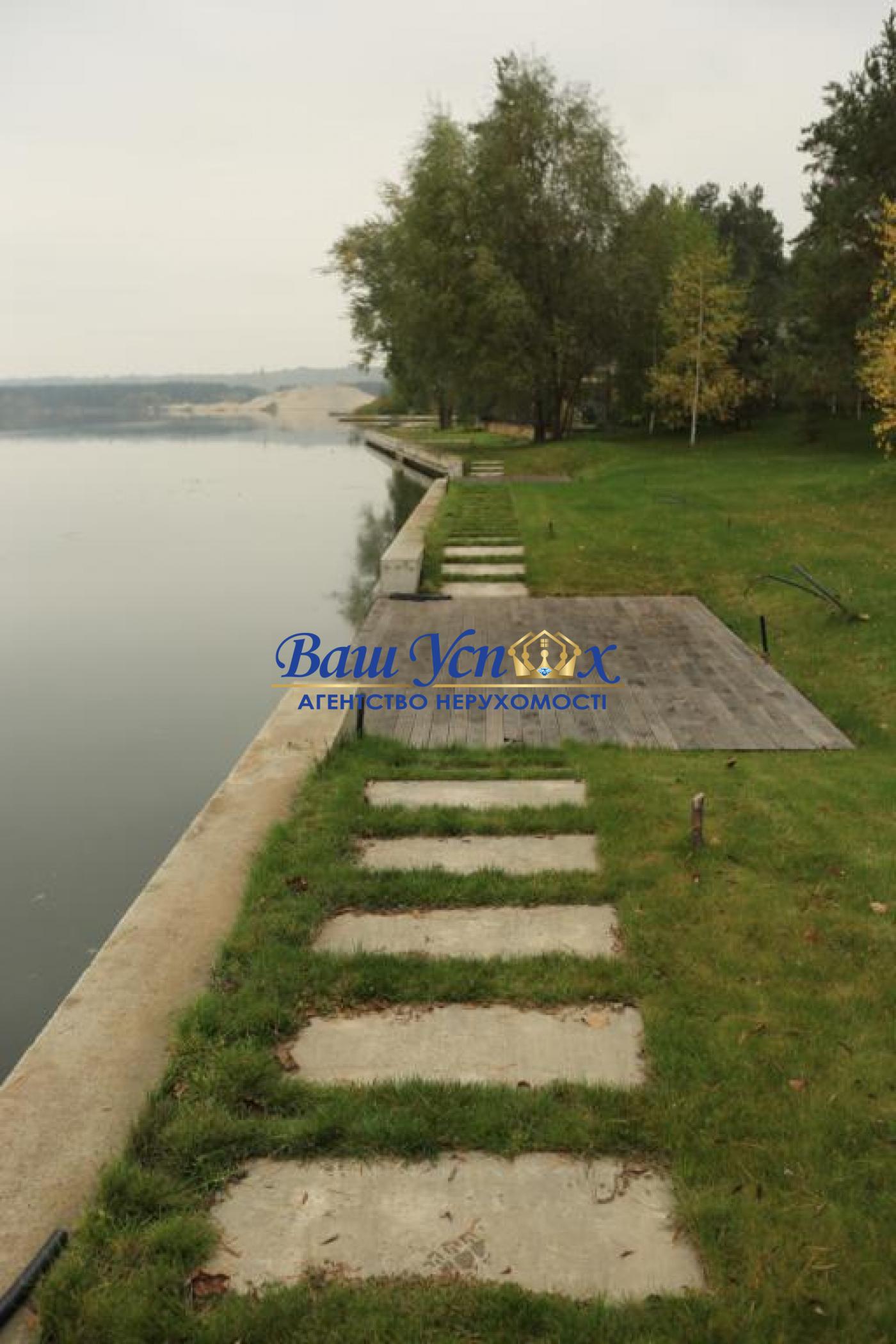 Аренда современного дома в лесу в городке, район Конча-Заспа