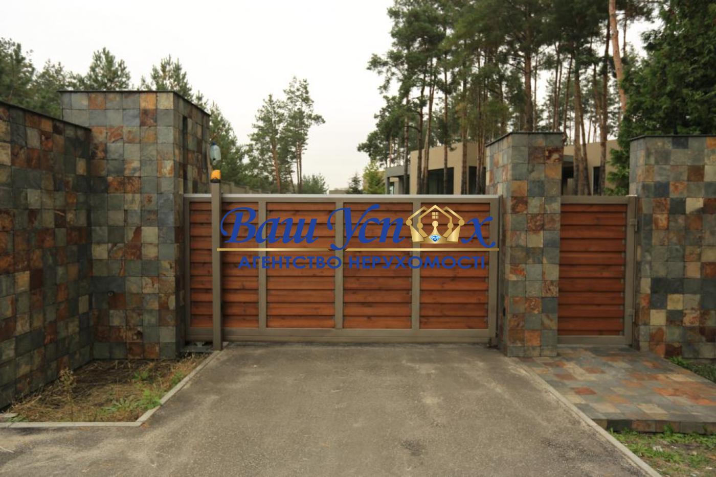 Аренда современного дома в лесу в городке, район Конча-Заспа