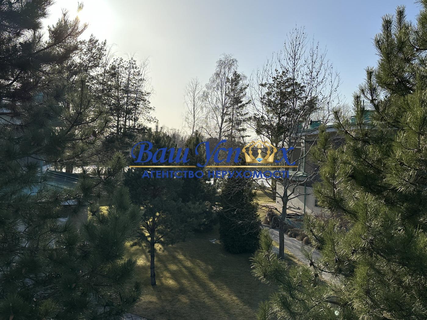 Продажа виллы в городке . село Конча-Заспа. Выход на реку.