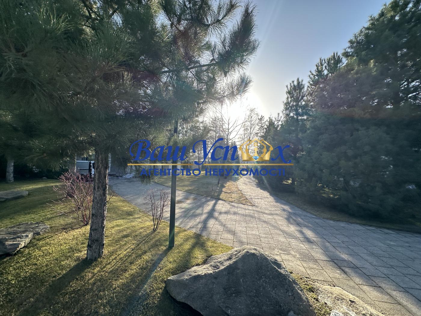 Продажа виллы в городке . село Конча-Заспа. Выход на реку.