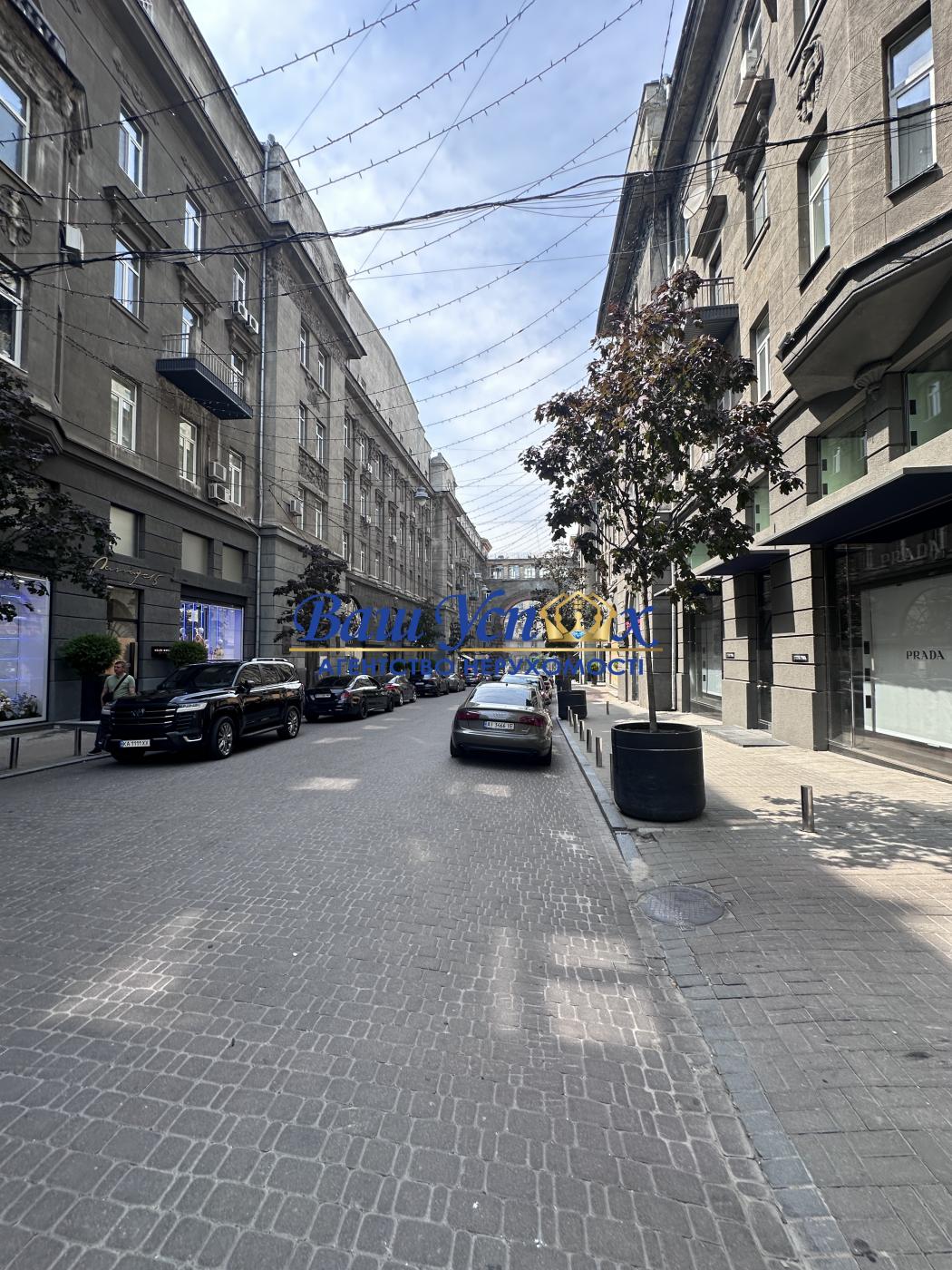 Аренда 2 ком  в центре  Крещатик 15. Пассаж