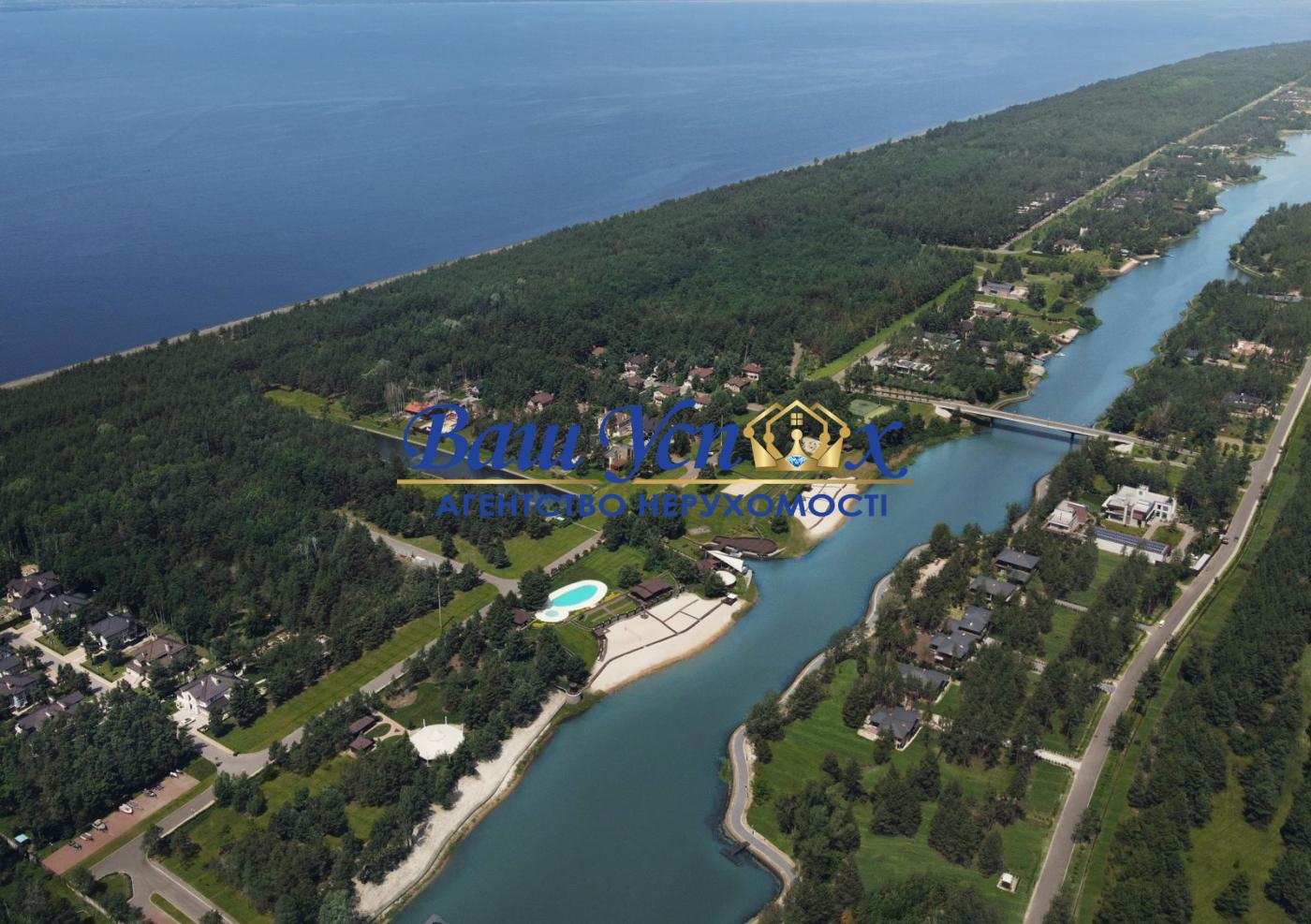 Продаж будинку з ремонтом біля води в лісі. КГ Riviera Village