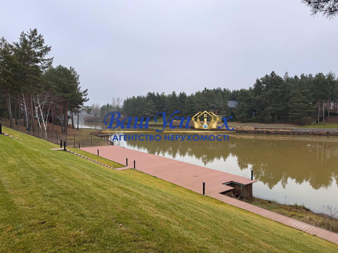 Продажа дома с ремонтом у воды в Riviera Village, Вышгород