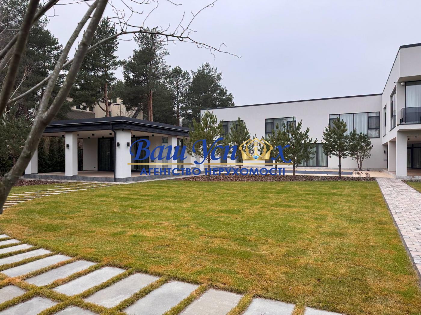 Продажа дома с ремонтом у воды в Riviera Village, Вышгород
