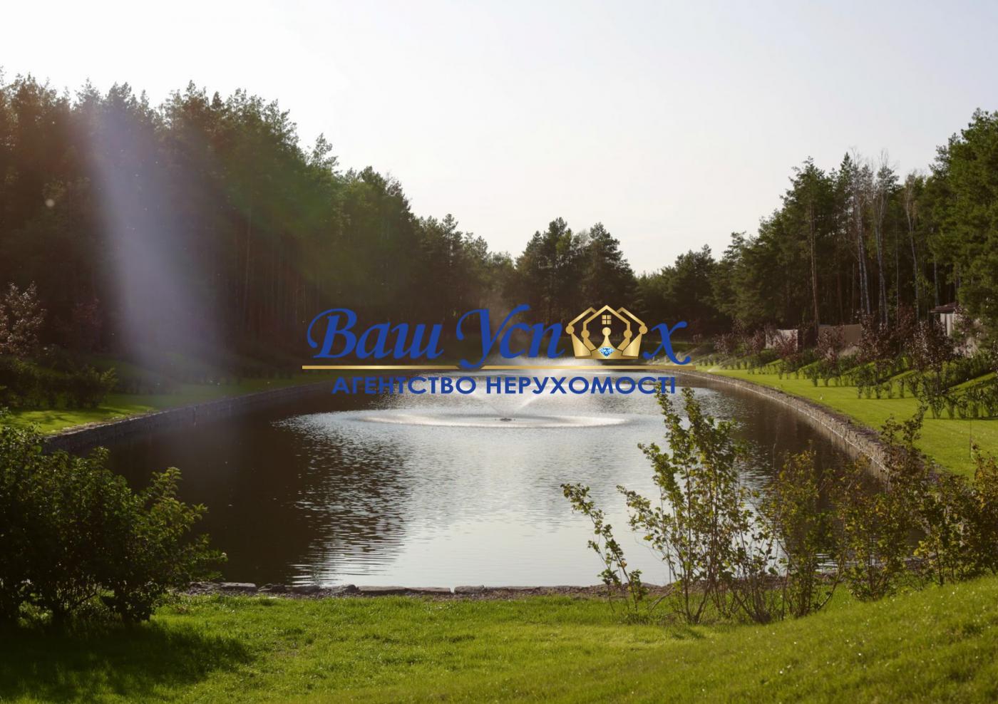Продаж будинку з ремонтом біля води в лісі. КГ Riviera Village