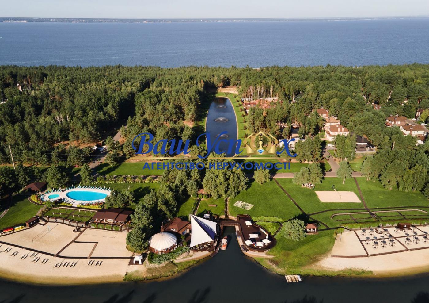 Продаж будинку з ремонтом біля води в лісі. КГ Riviera Village
