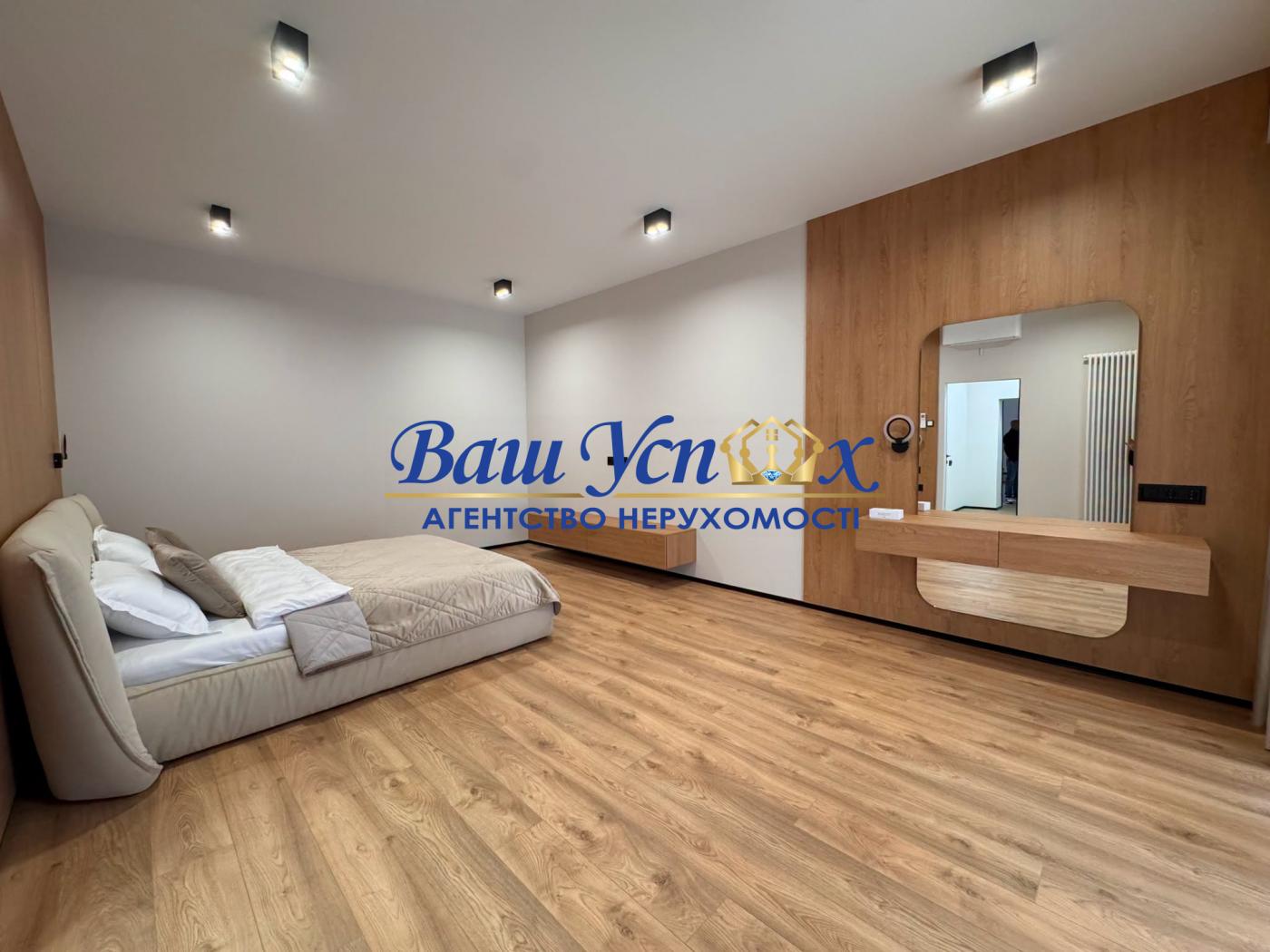 Продажа дома с ремонтом у воды в Riviera Village, Вышгород