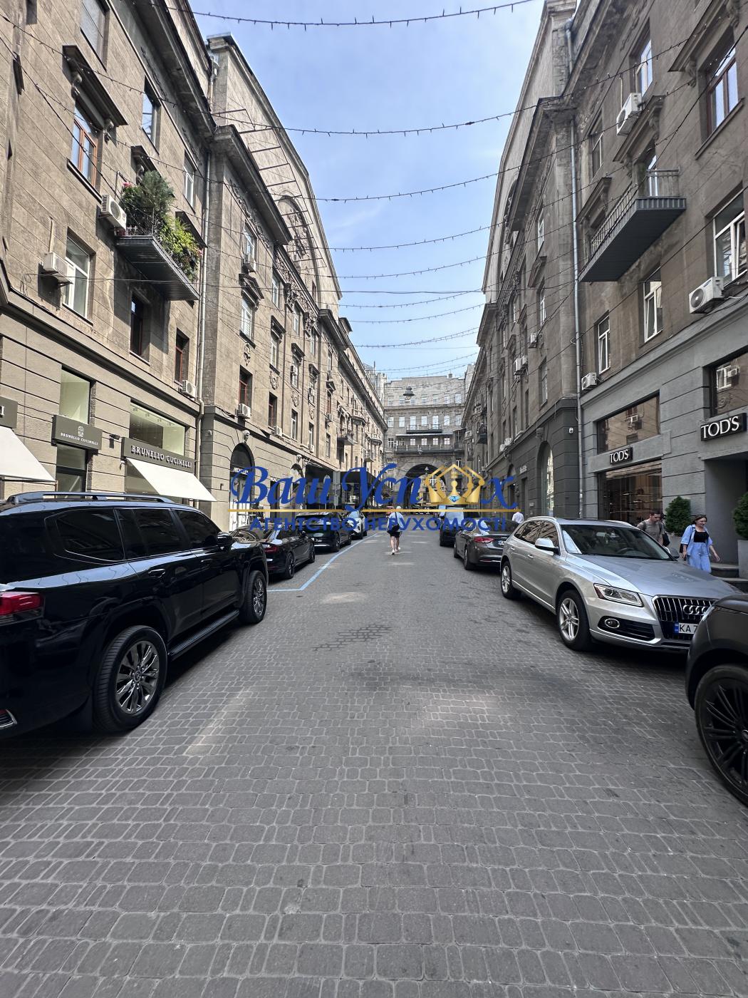 Аренда 2 ком  в центре  Крещатик 15. Пассаж
