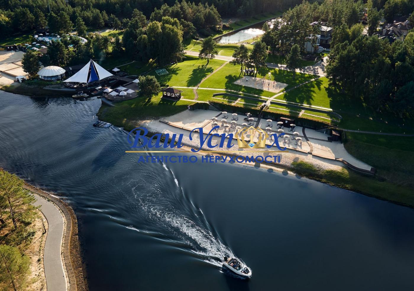 Продажа дома с ремонтом у воды в Riviera Village, Вышгород